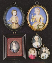 Miniaturas de Retrato. L para R e T para B: Richard Whitmore por Bernard Lens (1682-1740); Katherine Whitmore por Bernard Lens (1682-1740); Rainha Charlotte por Samuel Finney (1718-98); Menino desconhecido por Thomas